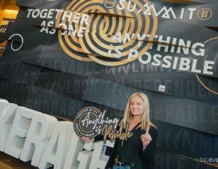 ONE SUMMIT 2022 Real Estate Pro with UNBrokerage sign