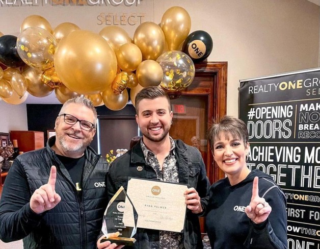 Image of Realty One Group Select office winning an award!